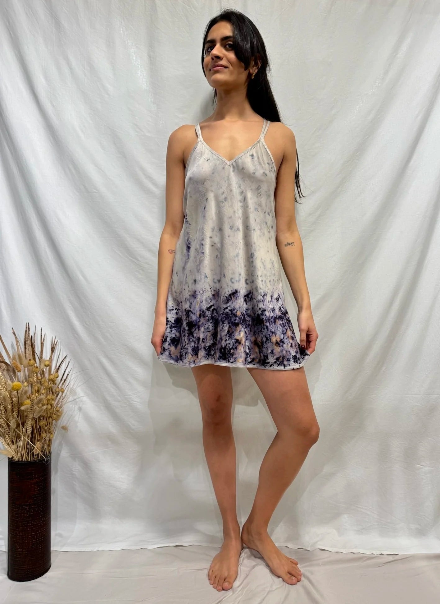 Μεταξωτό μίνι φόρεμα Okinawa Silver Bundle με φυσική βαφή