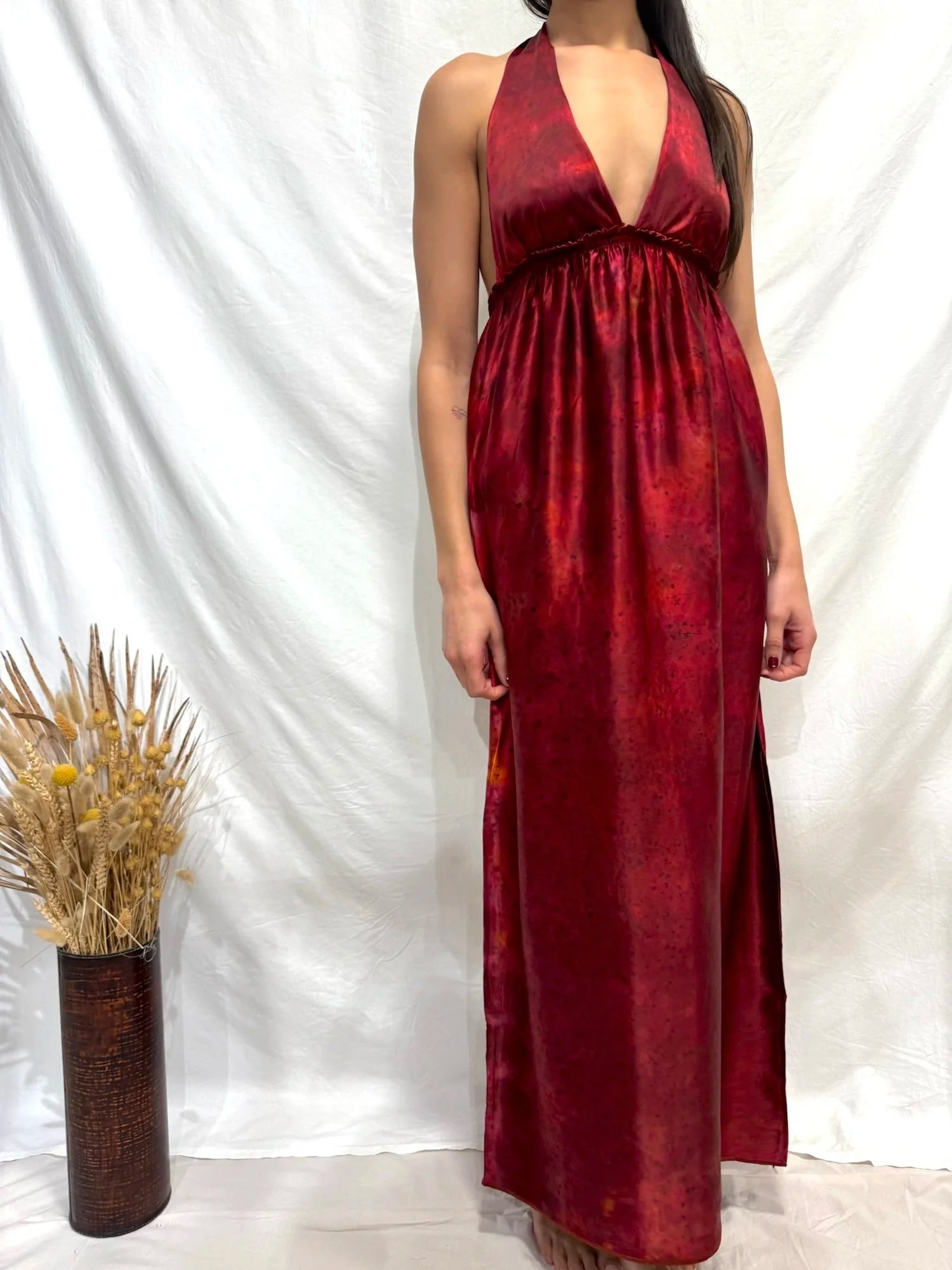 Μακρύ μεταξωτό φόρεμα Nagoya σε φυσικό κόκκινο χρώμα